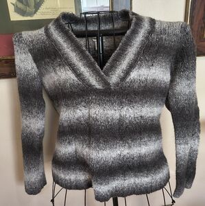 Vintage Y2K fashionbug chunky grey ombre v-neck sweater